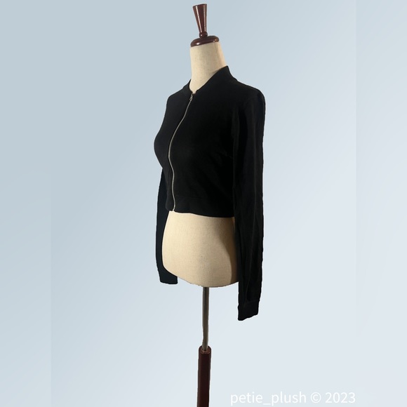 Kimchi Blue- NWOT -Cropped Zip-Up Cardigan Sweater- Multiple Sizes - Picture 3 of 5